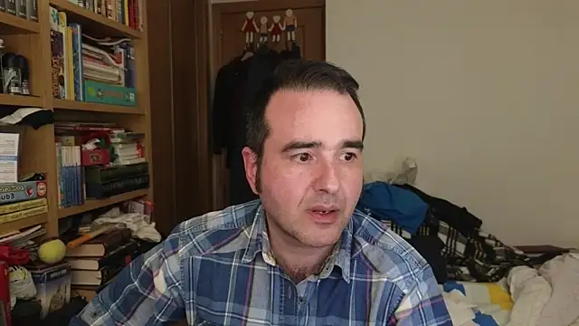 curiosillo83 online show from April 2026 02:31:01 PM