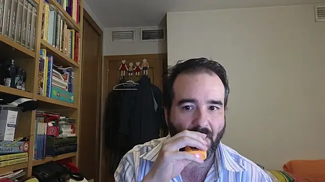Snapshot of curiosillo83 chatting on July 2026 09:46:01 AM curiosillo83 online show from July 2026 09:46:01 AM