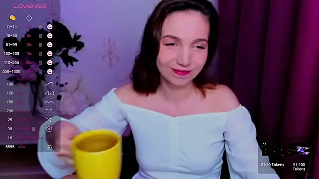 KindHazelHere  online show from May 2026 09:27:01 PM