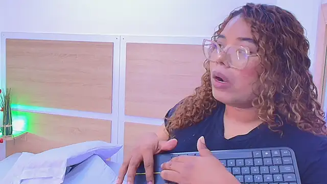  nickypurple  online show from March 2026 07:07:02 PM