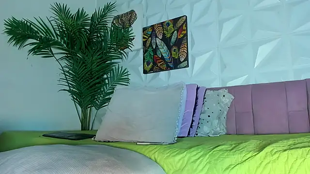 Hellen Sky online show from November 2025 07:35:01 PM