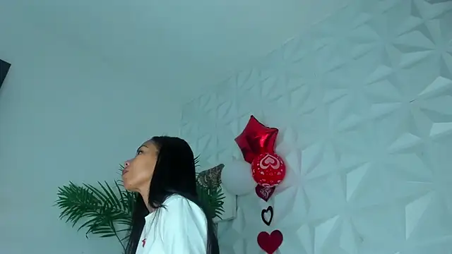 Hellen Sky online show from February 2026 07:10:01 PM