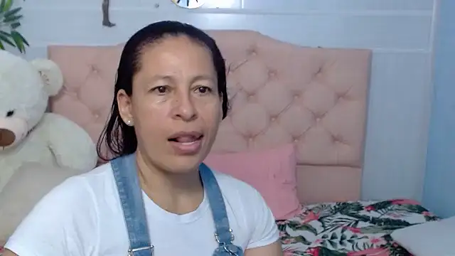 mature martina online show from September 2025 10:42:01 PM