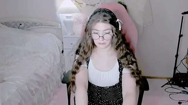 RuthMorse online show from March 2026 07:18:02 PM