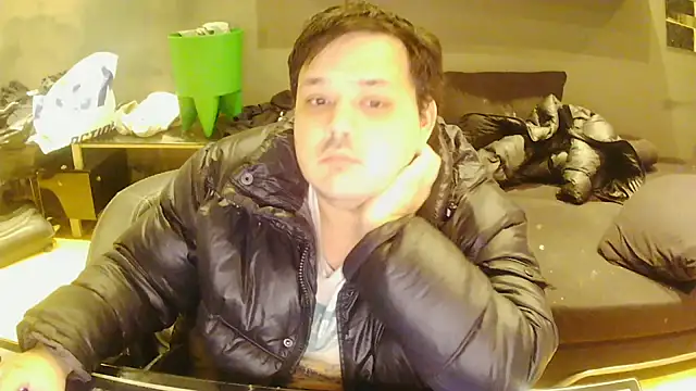 Snapshot of Bebemickey75 chatting on November 2025 08:47:02 PM Bebemickey75 online show from November 2025 08:47:02 PM