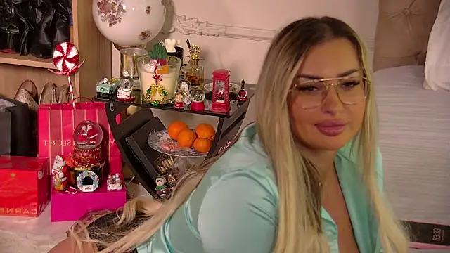 Denisse Perry online show from December 2025 09:32:02 PM