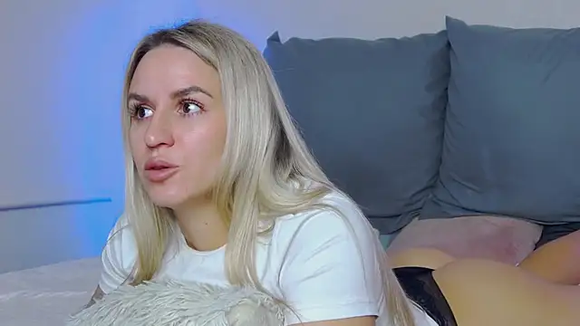 SofiJames online show from October 2025 07:03:02 AM