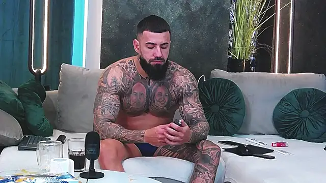 masterkingofmusclee online show from January 2025 01:47:02 PM