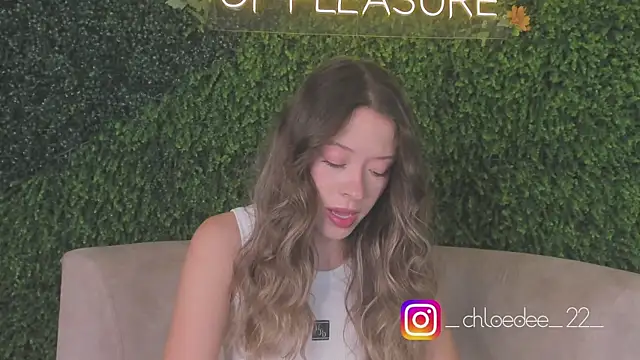 chloe d online show from October 2025 11:24:01 AM