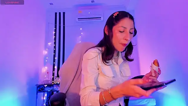 Snapshot of Gorgeous_Team chatting on February 2026 08:21:01 PM Gorgeous Team online show from February 2026 08:21:01 PM