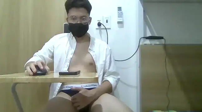 Gwencloudy online show from December 2024 01:45:01 PM