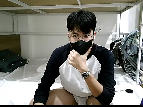 Gwencloudy online show from October 2025 01:55:01 PM