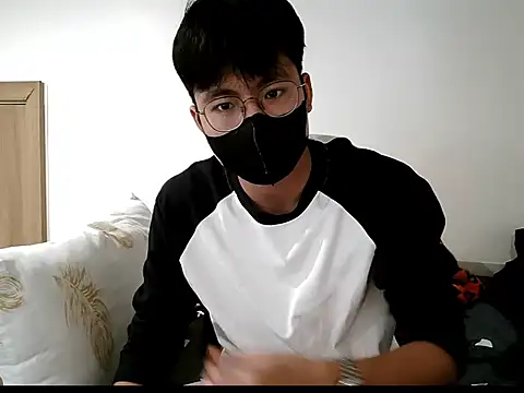 Gwencloudy online show from October 2025 07:09:01 AM