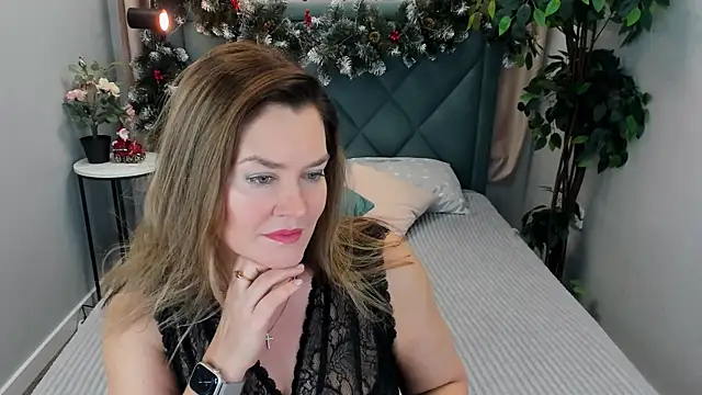Snapshot of Adele_Russo chatting on December 2024 04:06:01 PM Adele Russo online show from December 2024 04:06:01 PM