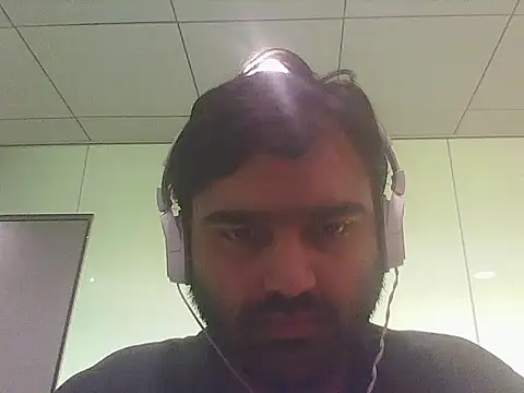 Snapshot of JohnBond009 chatting on June 2026 07:45:02 AM JohnBond009 online show from June 2026 07:45:02 AM