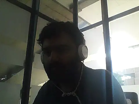 Snapshot of JohnBond009 chatting on July 2026 06:40:02 AM JohnBond009 online show from July 2026 06:40:02 AM