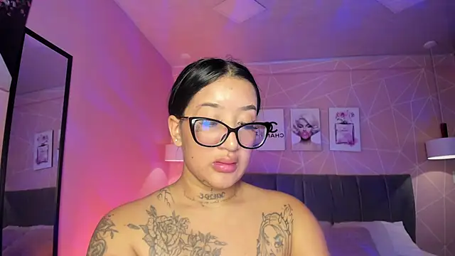 ayshel   online show from December 2025 08:17:01 PM