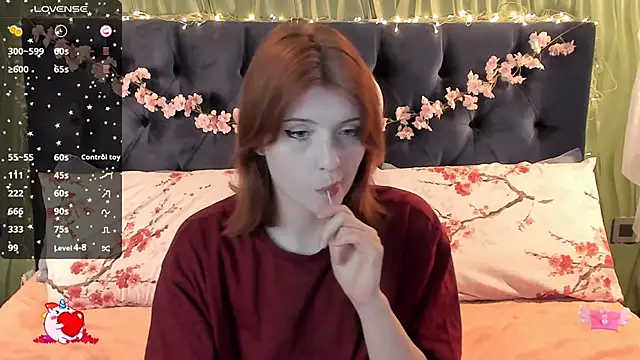 Snapshot of AliceLanley chatting on November 2025 11:21:01 AM AliceLanley online show from November 2025 11:21:01 AM