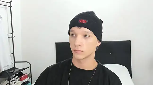 Snapshot of angelcortes chatting on December 2024 11:06:01 AM angelcortes online show from December 2024 11:06:01 AM