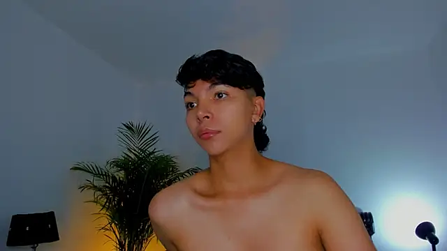 Snapshot of xhenisa_ chatting on September 2025 06:33:02 PM xhenisa online show from September 2025 06:33:02 PM