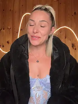 petrouchkaaa  online show from April 2026 09:39:33 PM