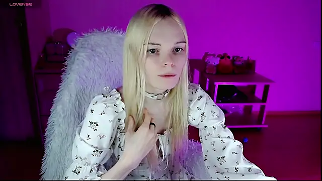 Snapshot of Emily_Nyaffee chatting on December 2024 10:47:02 PM Emily Nyaffee online show from December 2024 10:47:02 PM