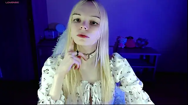 Snapshot of Emily_Nyaffee chatting on December 2024 10:13:02 PM Emily Nyaffee online show from December 2024 10:13:02 PM