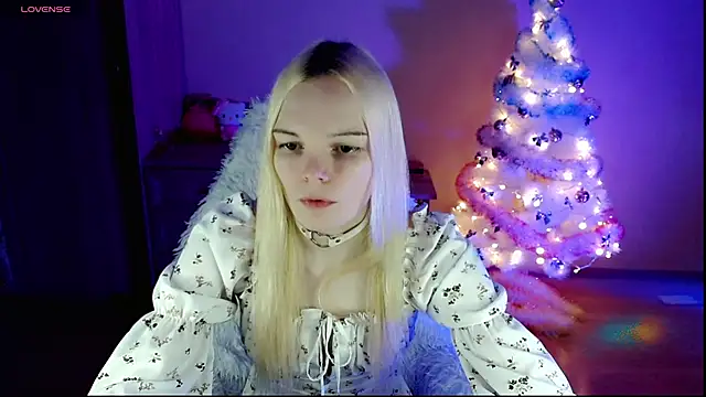 Snapshot of Emily_Nyaffee chatting on December 2024 09:05:01 PM Emily Nyaffee online show from December 2024 09:05:01 PM