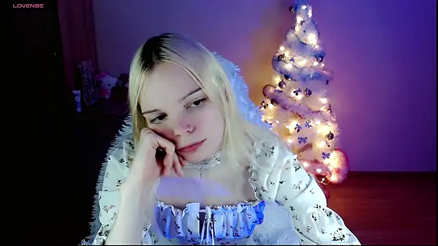 Snapshot of Emily_Nyaffee chatting on December 2024 09:19:01 PM Emily Nyaffee online show from December 2024 09:19:01 PM