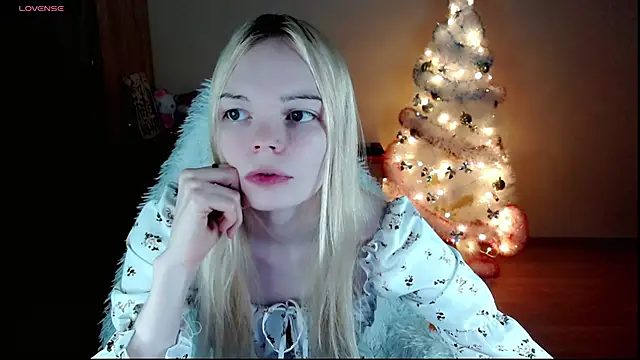 Snapshot of Emily_Nyaffee chatting on January 2025 10:08:02 PM Emily Nyaffee online show from January 2025 10:08:02 PM