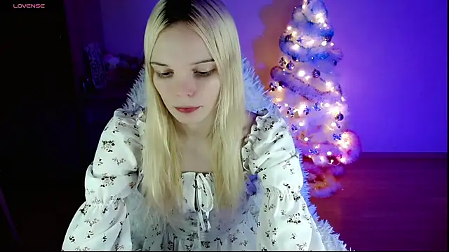 Snapshot of Emily_Nyaffee chatting on January 2025 11:19:01 PM Emily Nyaffee online show from January 2025 11:19:01 PM