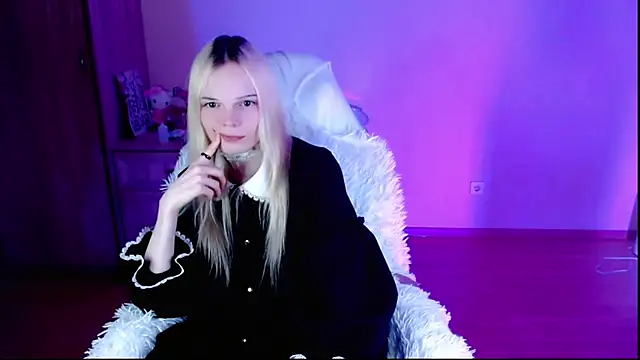 Snapshot of Emily_Nyaffee chatting on January 2025 11:28:01 PM Emily Nyaffee online show from January 2025 11:28:01 PM