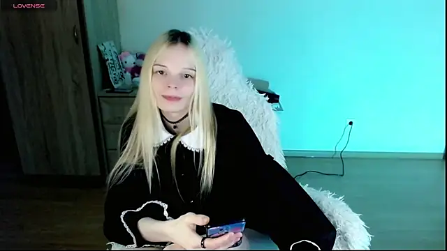 Snapshot of Emily_Nyaffee chatting on February 2025 11:36:01 PM Emily Nyaffee online show from February 2025 11:36:01 PM