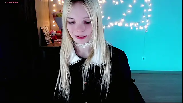 Snapshot of Emily_Nyaffee chatting on February 2025 02:29:02 AM Emily Nyaffee online show from February 2025 02:29:02 AM