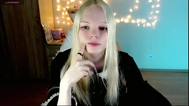 Snapshot of Emily_Nyaffee chatting on February 2025 09:36:01 PM Emily Nyaffee online show from February 2025 09:36:01 PM