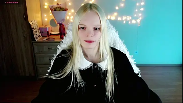 Snapshot of Emily_Nyaffee chatting on March 2025 08:21:02 PM Emily Nyaffee online show from March 2025 08:21:02 PM