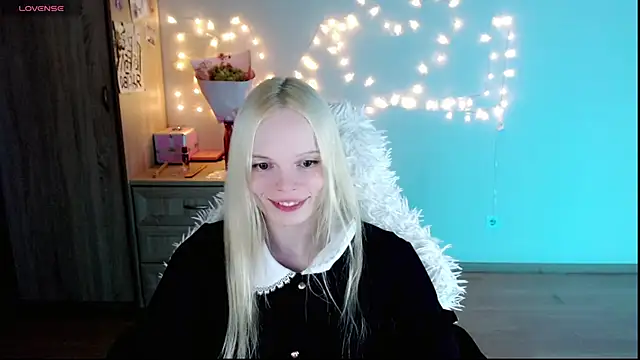 Snapshot of Emily_Nyaffee chatting on March 2025 11:22:01 PM Emily Nyaffee online show from March 2025 11:22:01 PM