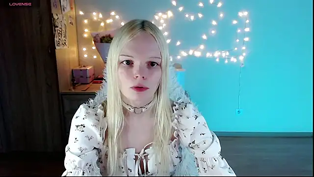 Snapshot of Emily_Nyaffee chatting on March 2025 12:26:02 PM Emily Nyaffee online show from March 2025 12:26:02 PM