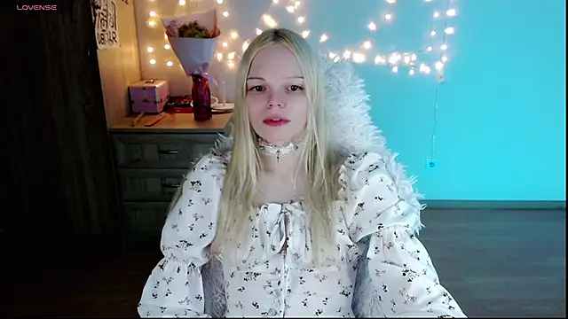 Snapshot of Emily_Nyaffee chatting on March 2025 11:12:01 PM Emily Nyaffee online show from March 2025 11:12:01 PM