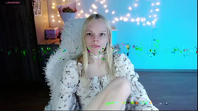 Snapshot of Emily_Nyaffee chatting on March 2025 02:10:01 AM Emily Nyaffee online show from March 2025 02:10:01 AM