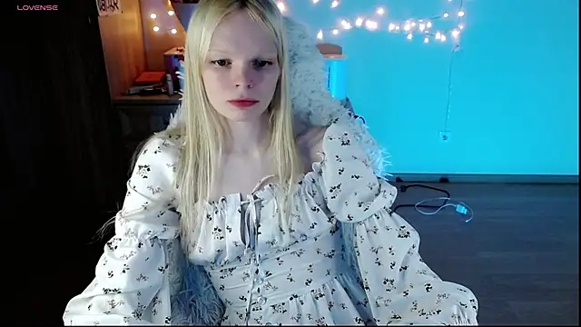 Snapshot of Emily_Nyaffee chatting on March 2025 10:50:01 PM Emily Nyaffee online show from March 2025 10:50:01 PM