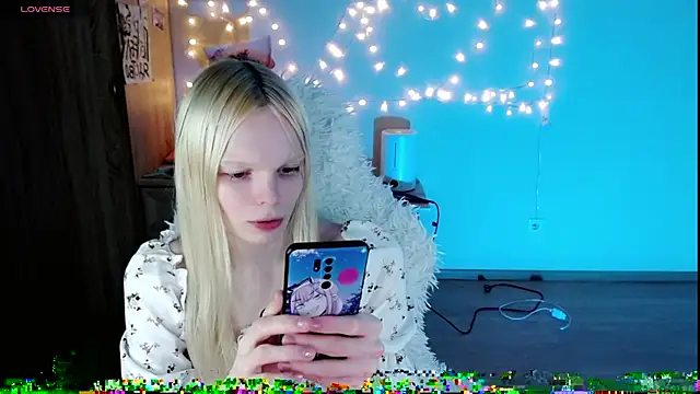 Snapshot of Emily_Nyaffee chatting on March 2025 01:53:02 AM Emily Nyaffee online show from March 2025 01:53:02 AM