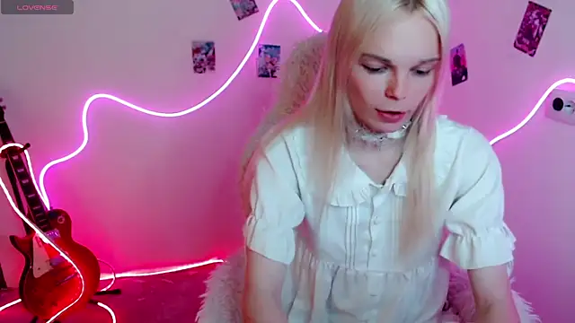 Snapshot of Emily_Nyaffee chatting on September 2025 02:27:01 PM Emily Nyaffee online show from September 2025 02:27:01 PM