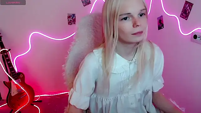 Snapshot of Emily_Nyaffee chatting on September 2025 12:37:01 PM Emily Nyaffee online show from September 2025 12:37:01 PM