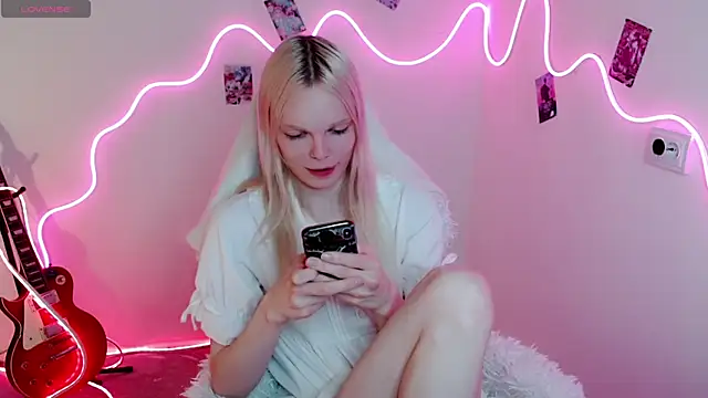 Snapshot of Emily_Nyaffee chatting on September 2025 08:45:01 PM Emily Nyaffee online show from September 2025 08:45:01 PM