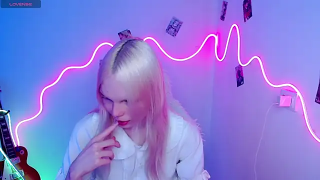 Snapshot of Emily_Nyaffee chatting on October 2025 11:06:02 PM Emily Nyaffee online show from October 2025 11:06:02 PM