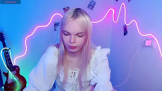 Snapshot of Emily_Nyaffee chatting on November 2025 01:02:01 PM Emily Nyaffee online show from November 2025 01:02:01 PM