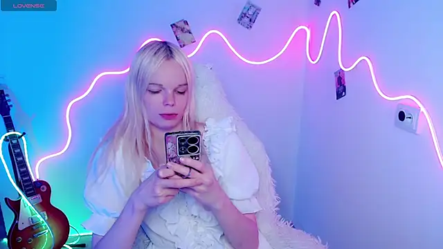 Snapshot of Emily_Nyaffee chatting on November 2025 03:13:02 PM Emily Nyaffee online show from November 2025 03:13:02 PM