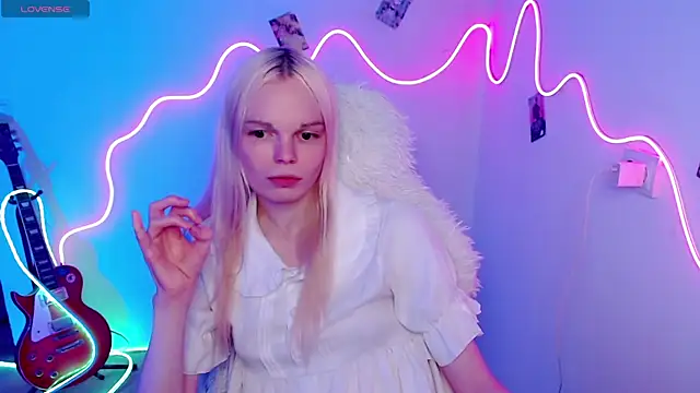 Snapshot of Emily_Nyaffee chatting on November 2025 08:32:01 PM Emily Nyaffee online show from November 2025 08:32:01 PM