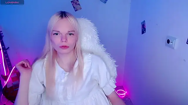 Snapshot of Emily_Nyaffee chatting on November 2025 10:31:01 PM Emily Nyaffee online show from November 2025 10:31:01 PM